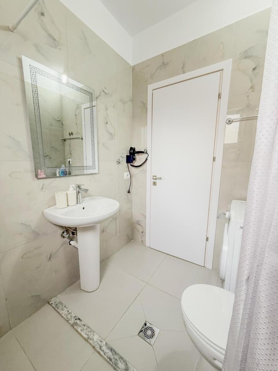 Odore Di Mare Apartments Sarandë Exteriör bild